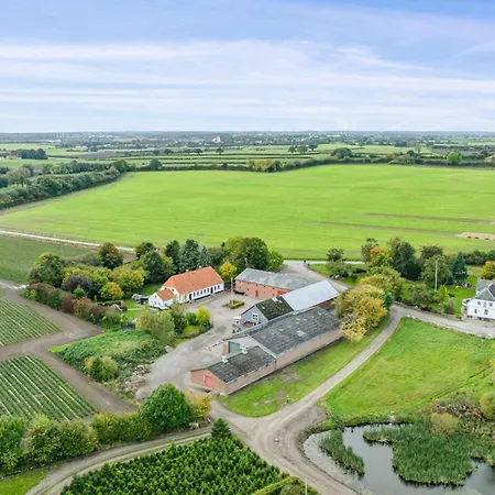 Country Idyll With Wilderness Bath And Sauna,