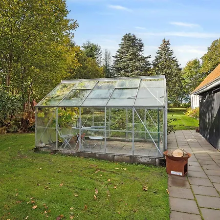 Country Idyll With Wilderness Bath And Sauna, בית חווה