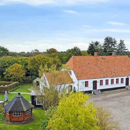 Lantlig Idyll Med Vildmarksbad Och Bastu *