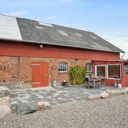 Lantlig Idyll Med Vildmarksbad Och Bastu *