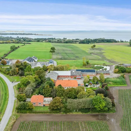 Lantgård Lantlig Idyll Med Vildmarksbad Och Bastu